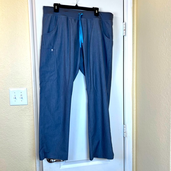 Figs Scrubs Gray Cargo Scrub Pants Size XL - Picture 2 of 10